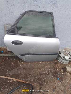 LAGUNA 1 SAĞ ARKA KAPI TEMİZ