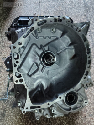Peugeot Expert 8 ileri tam otomatik şanzıman