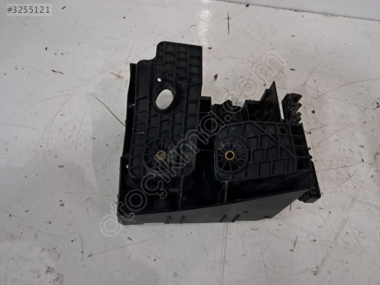 VOLKSWAGEN CADDY MOTOR İÇİ SİGORTA KUTUSU ALT