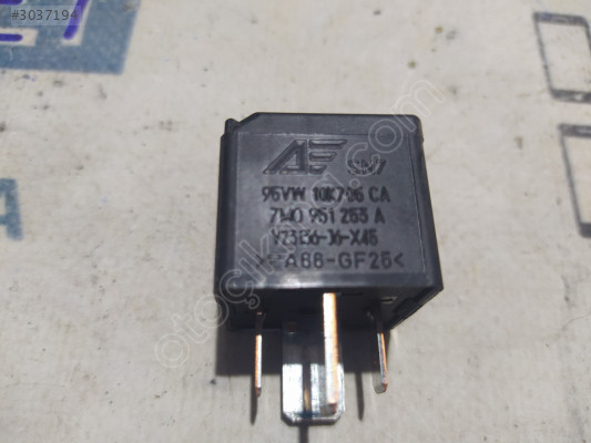 ÇIKMA VW RÖLE 100 7M0951253A