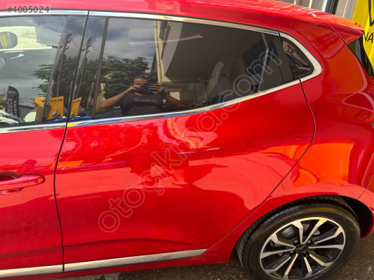 RENAULT CLİO 5 KIRMIZI SOL ARKA KAPI ORJ SÖKME HATASIZ RENKAY