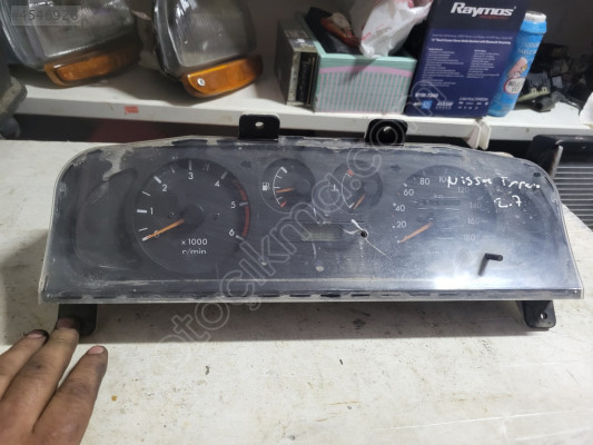 Nissan terrano 2.7 km saati