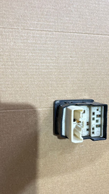 76C219 MİTSUBİSHİ L200 AYNA KONTROL DÜĞMESİ