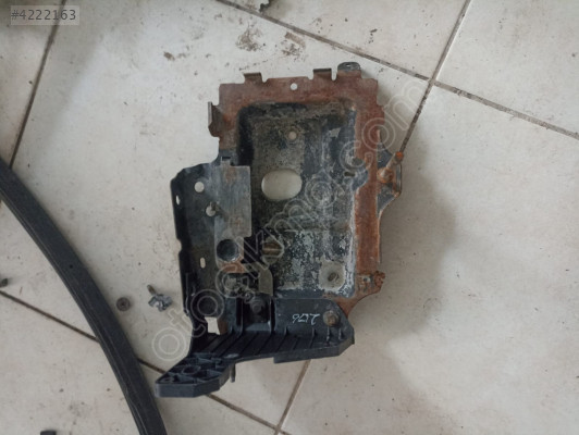 PEUGEOT 206 Modeli İçin AKÜ ALT MUHAFAZA Parçası