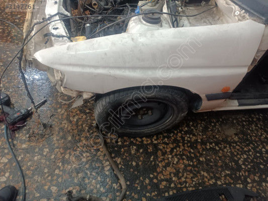 Ford Escort sol ön çamurluk orijinal çıkma