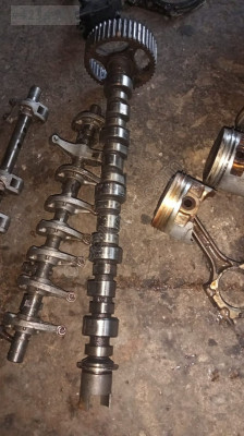 Mitsubishi karizma 1.6 16v eksantrik mili