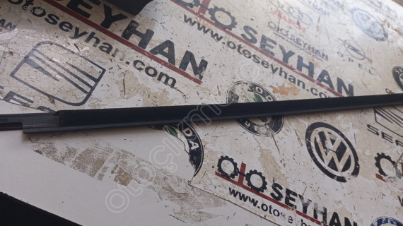 5F4837477 Seat Leon 2015 sol ön kapı sıyırıcı