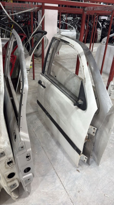 FİAT TEMPRA ÇIKMA ORJİNAL HATASIZ SAĞ ÖN KAPI BD1