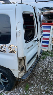 Peugeot partneri sol bagaj kapağı