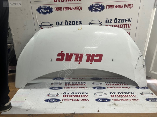 Ford Custom ön Kaput
