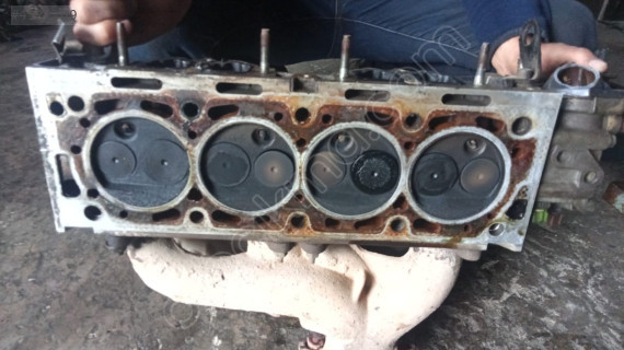 Citroen xsara 1.8 8v  silindir kapak