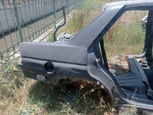 Escort sağ arka çamurluk