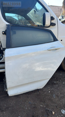 Hyundai accent Blue sol arka kapı