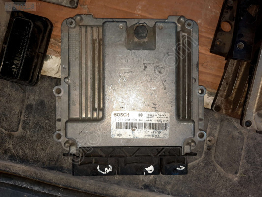 Renault Captur motor beyni 0 281 030 899