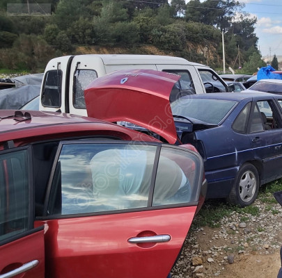 Renault Megane iki bagaj kapağı