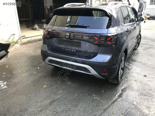 2018-2024 VW T-Cross Bagaj Kapağı ve Orta Stop - 2GM827025E