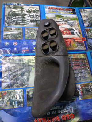 M  sol cam açma düğmelerinin takıldığı kapı içten asılma plastiği