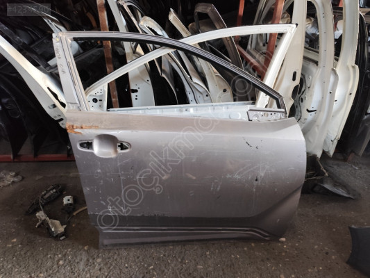 TOYOTA CHR SAĞ ÖN KAPI ORİJİNAL ÇIKMA PARÇA