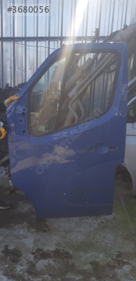RENAULT MASTER 3 Modeli İçin Sol Ön Kapı Çıkma Parçası