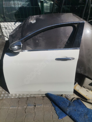 FİAT EGEA SOL ÖN KAPI ORİJİNAL ÇIKMA