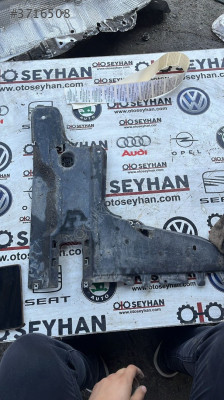 3Q0825101A Volkswagen Passat b8.5 sol arka taban koruma kaplaması