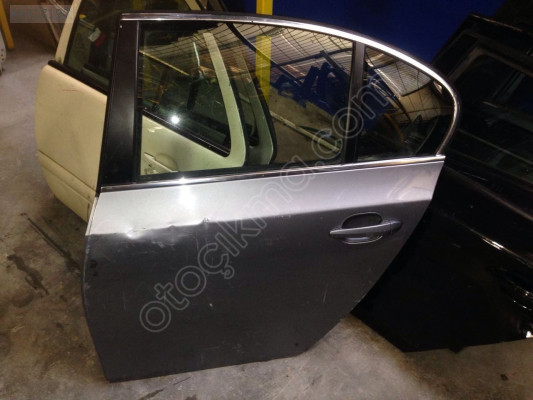 BMW 520 525 528 530 535 540 E60 SOL ARKA KAPI DOLU