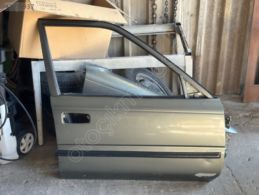 TOYOTA FINDIK KASA SAĞ ÖN KAPISI