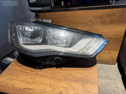 AUDİ A3 2013 2016 SAĞ ÖN FAR ÇIKMA ORJİNAL 8V0941004