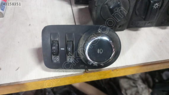 Opel corsa e far anahtari