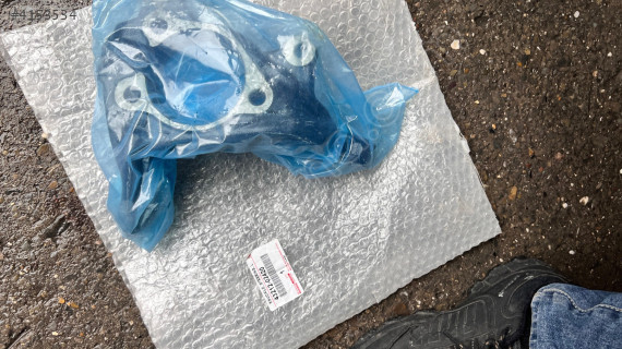 43212-02420 TOYOTA COROLLA AKS TAŞIYICI ORJİNAL