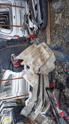 FORD MONDEO CAM SUYU BİDONU BEYİN TAKILAN TİP ÇIKMA ORİJ