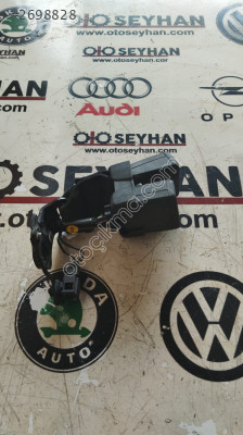 8Y0857739 Skoda Octavia 2021 Arka koltuk emniyet kemeri tokası
