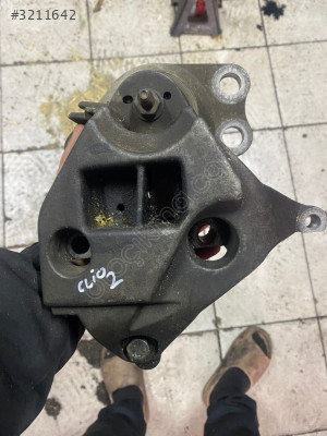 RENAULT CLİO 2 MOTOR KULAĞI (ORJİNAL PARÇA)