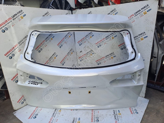 Toyota Corolla cros arka bagaj kapagı (az hasarlı)