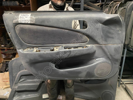 TOYOTA COROLLA SOL ÖN KAPI DÖŞEMESİ 99-01 MODEL ORJİNAL