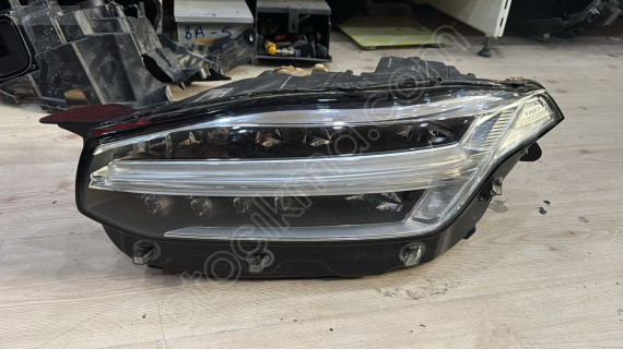 VOLVO XC90 4 BEYİNLİ LED SOL FAR 31353153