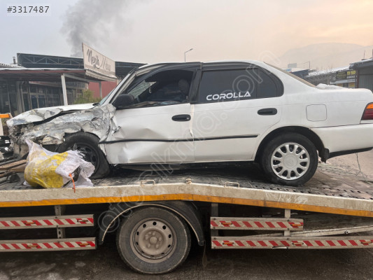Toyota Corolla.   Sal arka kapı