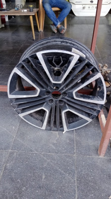 Volvo XC40 (31650010)21-8JET50,5 orijinal jant 1 adet mevcut