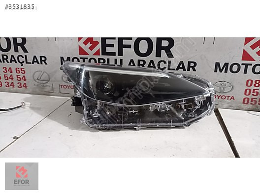 TOYOTA YARİS CROOS SAĞ FAR ORJİNAL ÇIKMA YEDEK PARÇA