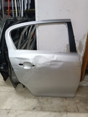 Corsa D sağ arka kapı çıkma orjinal