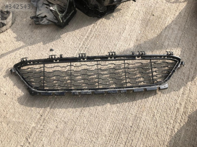 BMW 1 SERİSİ  F20 F21 LCI M ÖN TAMPON ORTA IZGARASI 51118060284