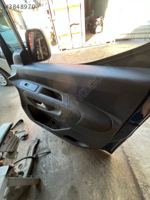 Opel Combo Sağ Ön Kapı Döşemesi