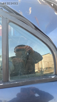 mitsubishi carisma sol arka kelebek camı