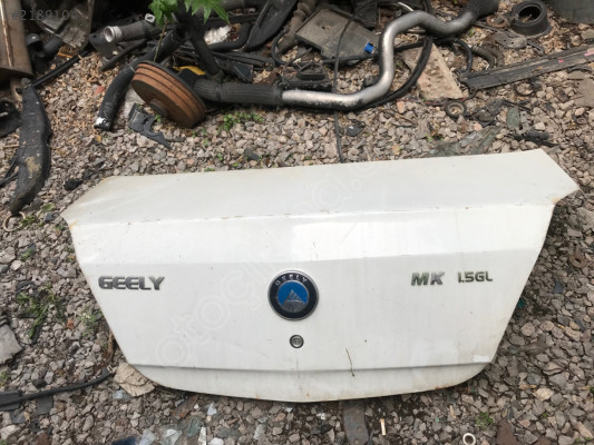 Geely MK Familia Bagaj Kapağı