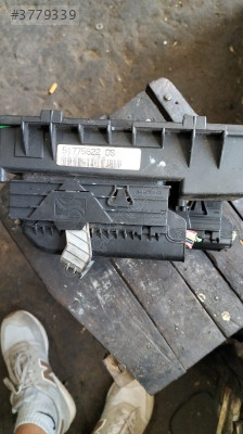 51775622 ds Fiat Punto 1.3 sigorta kutusu