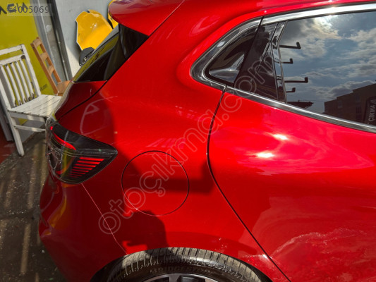 RENAULT CLİO 5 SAĞ ARKA ÇAMURLUK KIRMIZI RENKAY OTO KOCAELİ