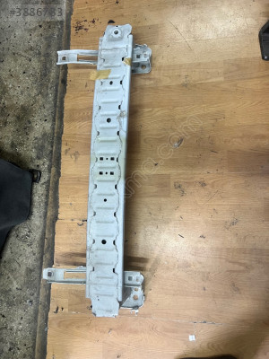 Ford courier ön tampon demiri