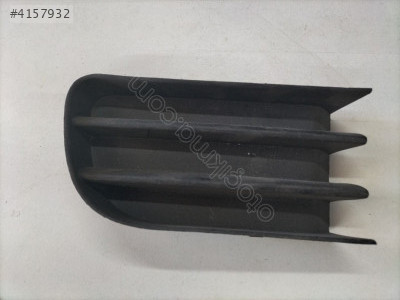 03033 RENAULT MEGANE 2 SAĞ SİS KAPAĞI