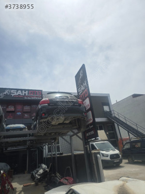 Toyota Auris bagaj kapağı