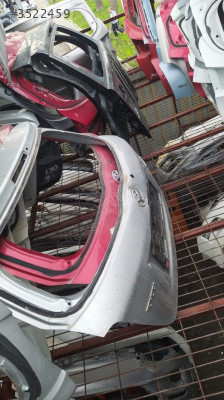 Toyota Yaris arka bagaj kapağı 2011